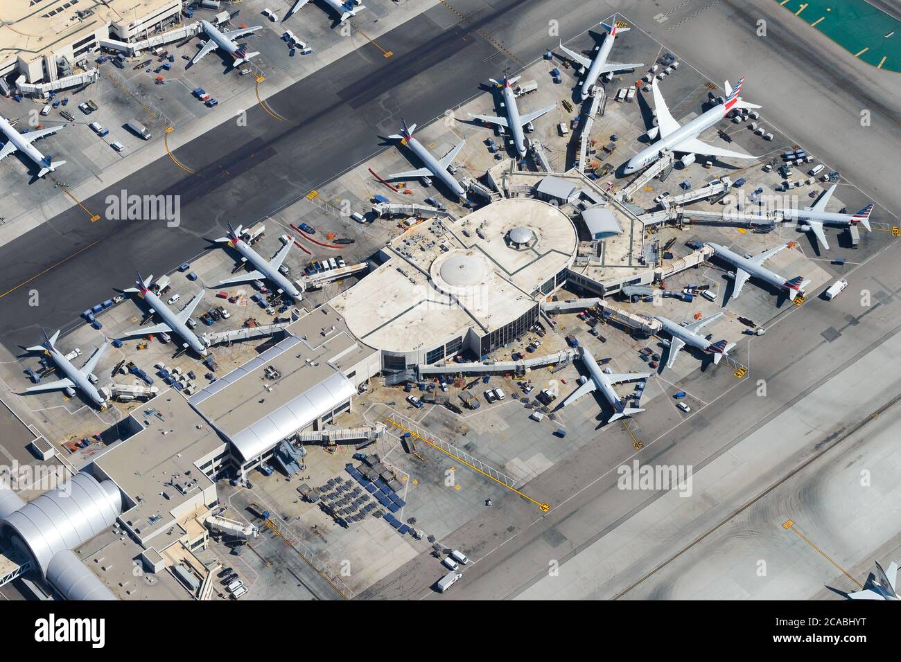 American Airlines est exploitée au terminal 4 de l'aéroport international de Los Angeles (États-Unis). Terminal des passagers pour American Airlines à l'aéroport de LAX. Banque D'Images