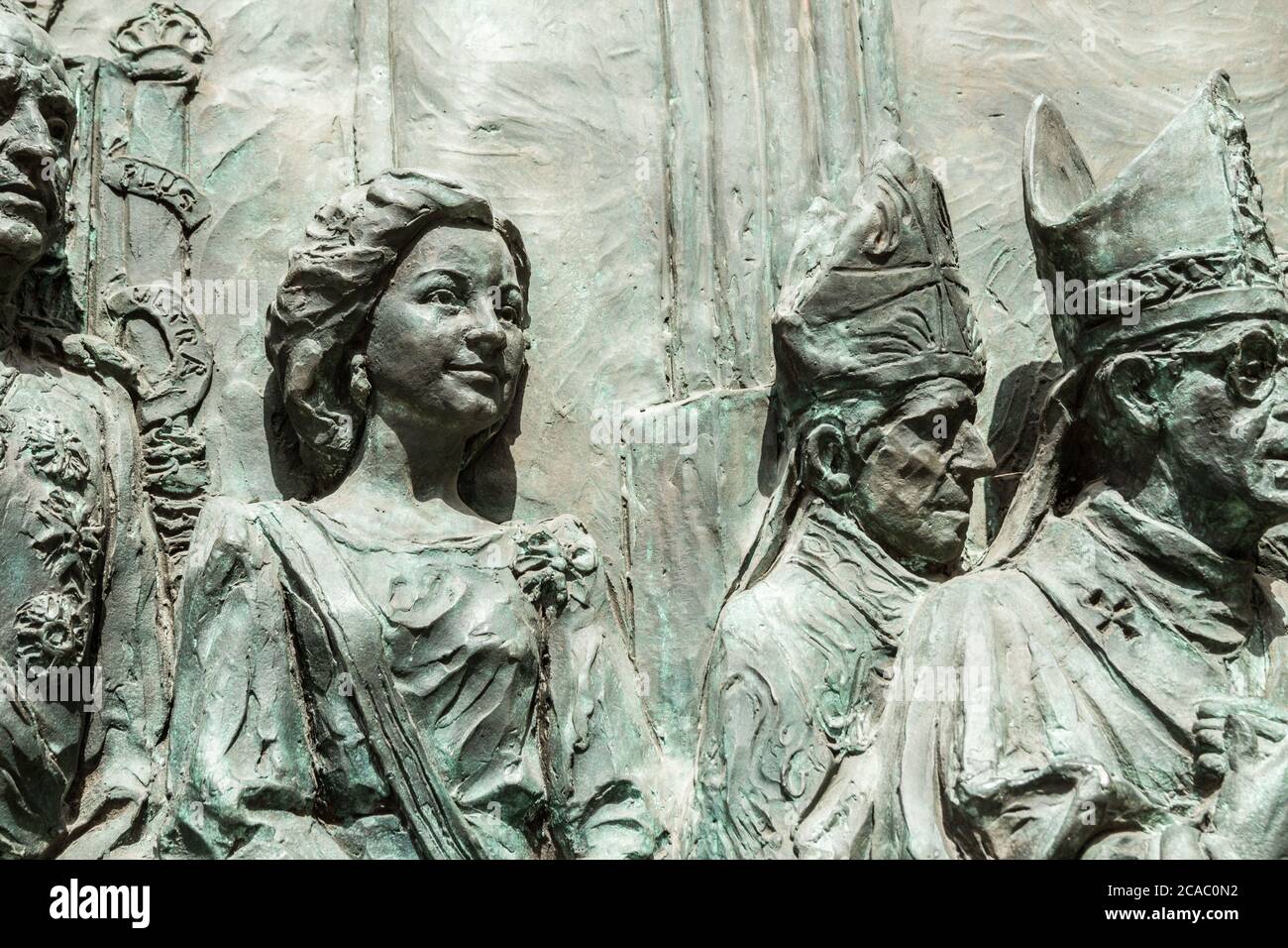 La reine Sofia d'Espagne à la porte de la cathédrale Almudena à Madrid, Espagne. Banque D'Images