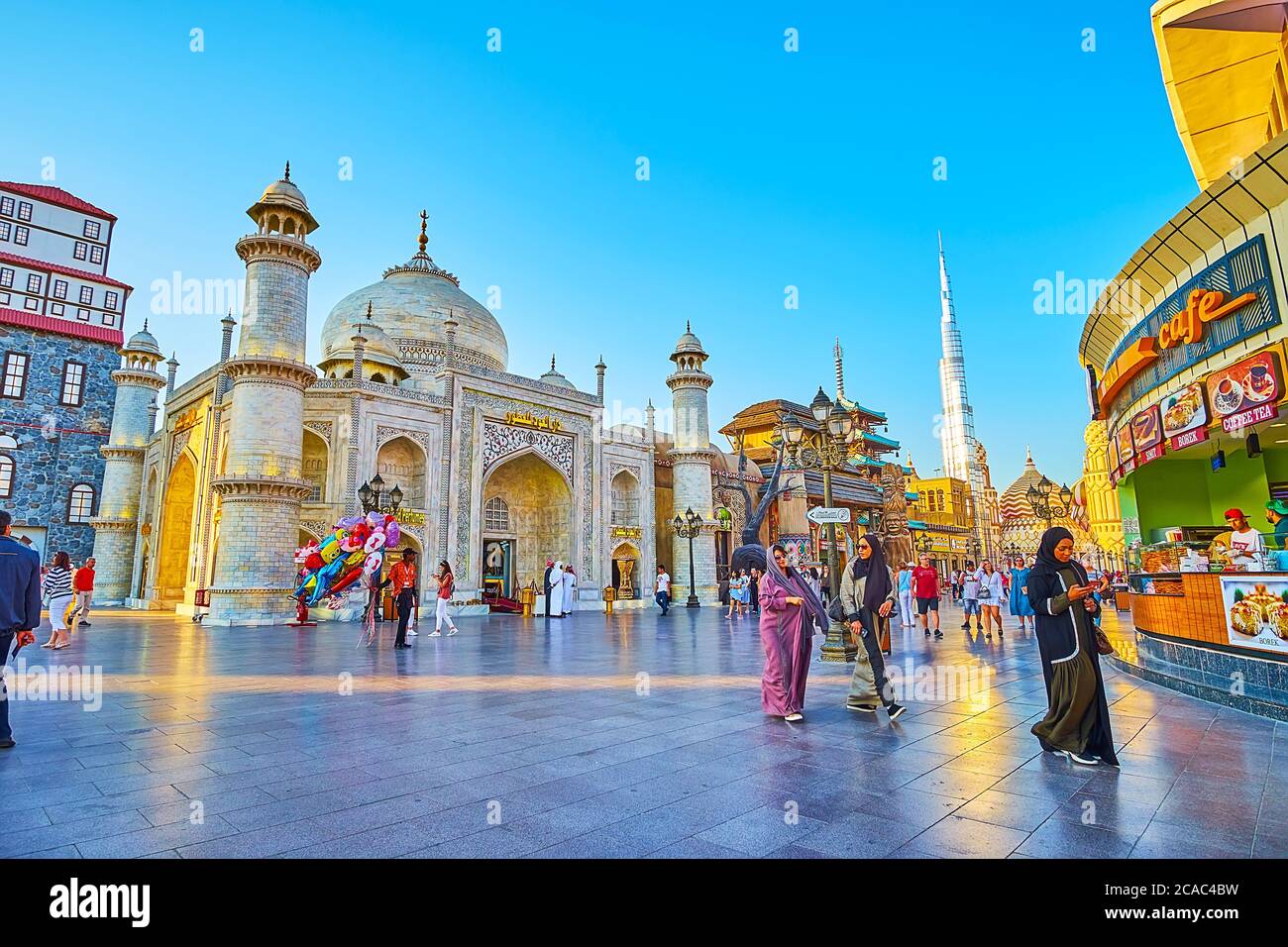 DUBAÏ, Émirats Arabes Unis - 5 MARS 2020 : le pavillon du commerce de Global Village Dubai est la petite réplique du Taj Mahal, le 5 mars à Dubaï Banque D'Images