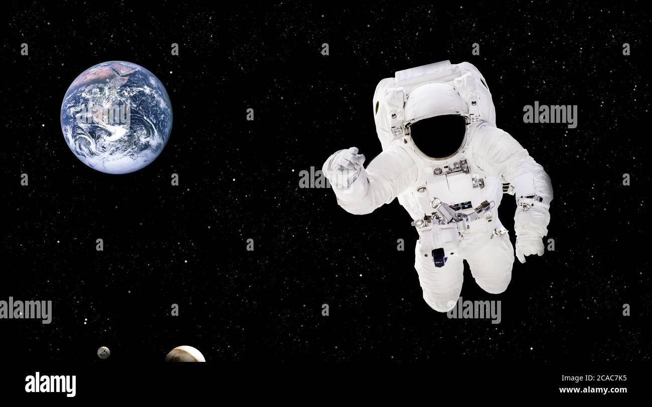 Spaceman gros plan dans l'espace. Astronaute en gros plan isolé sur fond noir. Banque D'Images