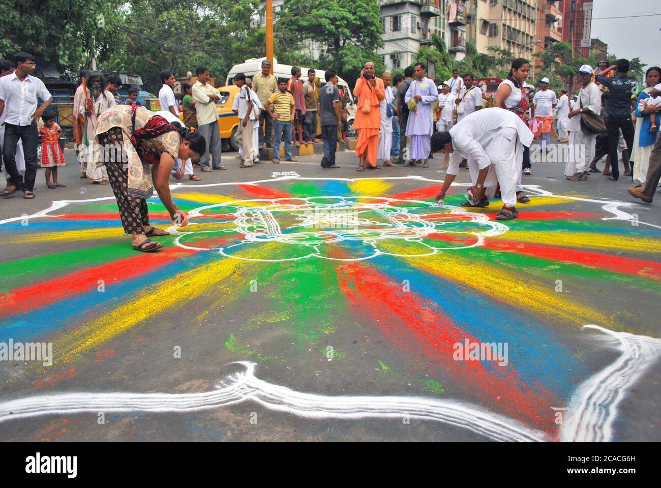 production de rangoli pendant le festival de kolkata ratha yatra Banque D'Images