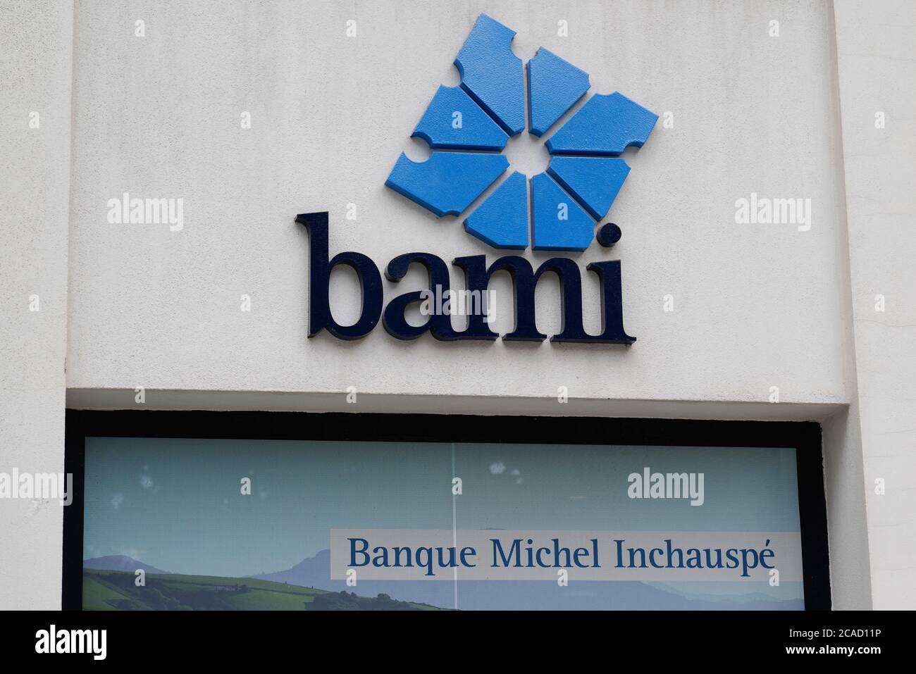 Bordeaux , Aquitaine / France - 08 04 2020 : logo Bami bleu au siège de l'ancienne agence bancaire française Banque D'Images