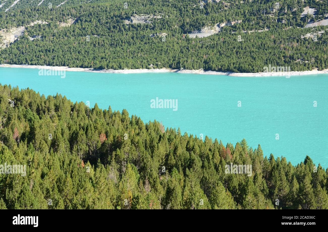 Le lac Cancano est un bassin d'eau artificiel adjacent au lac San Giacomo, dans la vallée de Fraele, dans la municipalité de Valdicentro, près de Bormio. Banque D'Images