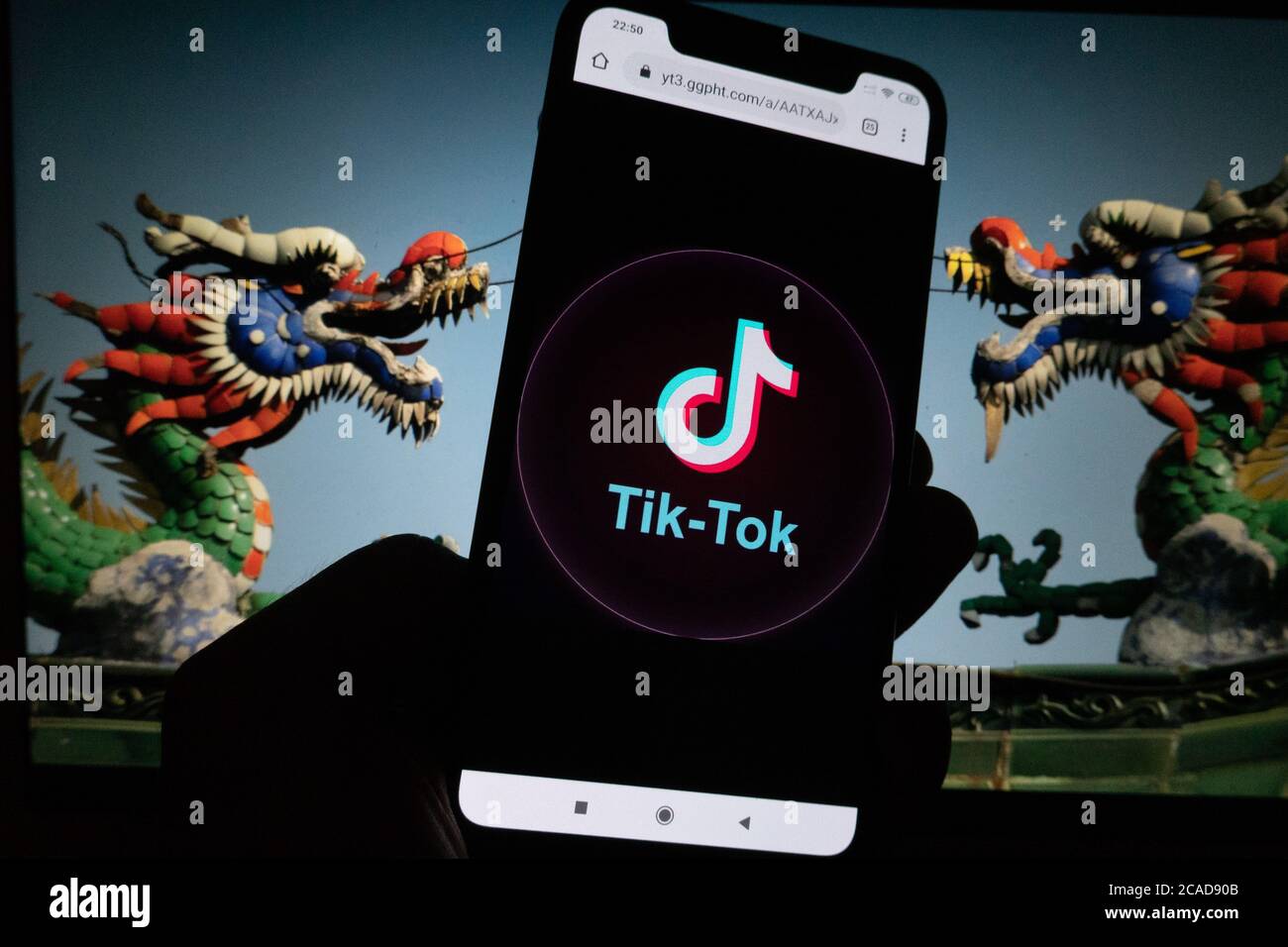 Application TikTok sur un écran de téléphone. TikTok est un service chinois de réseautage social de partage de vidéos qui appartient à ByteDance. Banque D'Images
