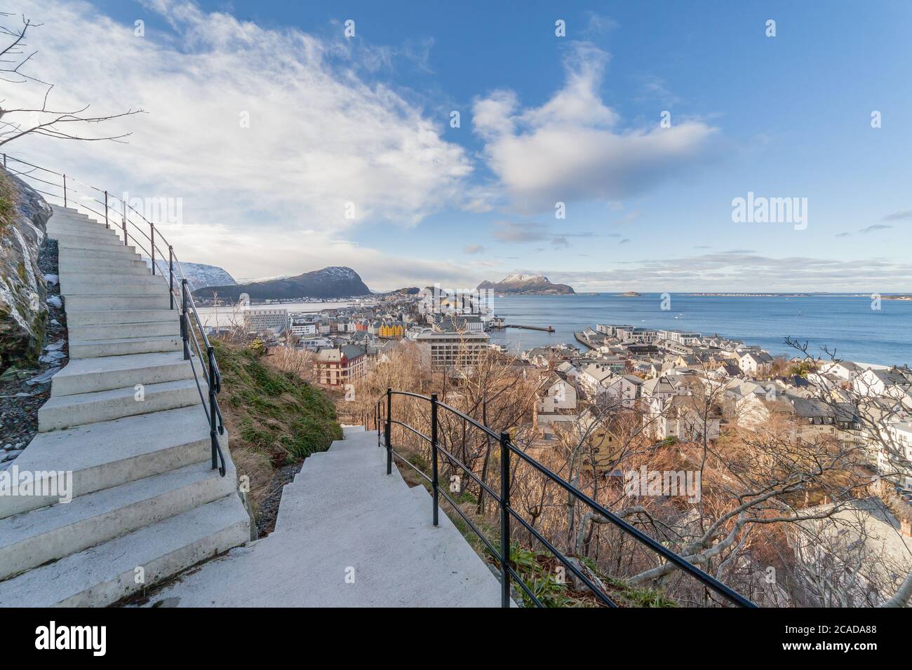 AALESUND, NORVÈGE - 2016 FÉVRIER 19. Sur le chemin de 418 marches qui mène au sommet du Mont Aksla à Alesund, le meilleur point de vue de la ville. Banque D'Images