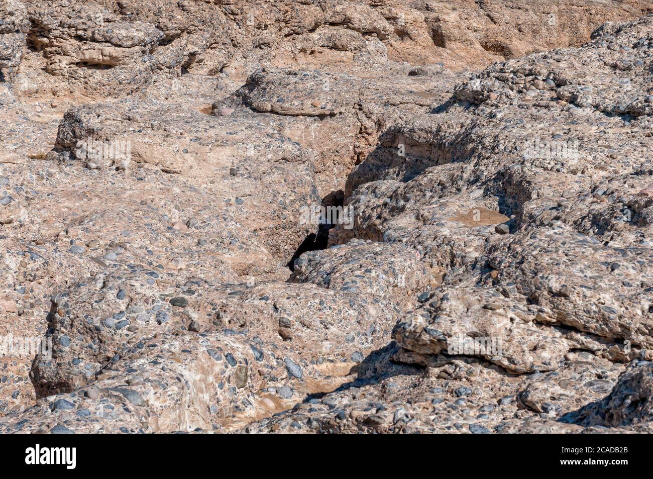 Le début du Sesriem Canyon est une rupture profonde et étroite dans les rochers de la rivière Tsauchab Banque D'Images