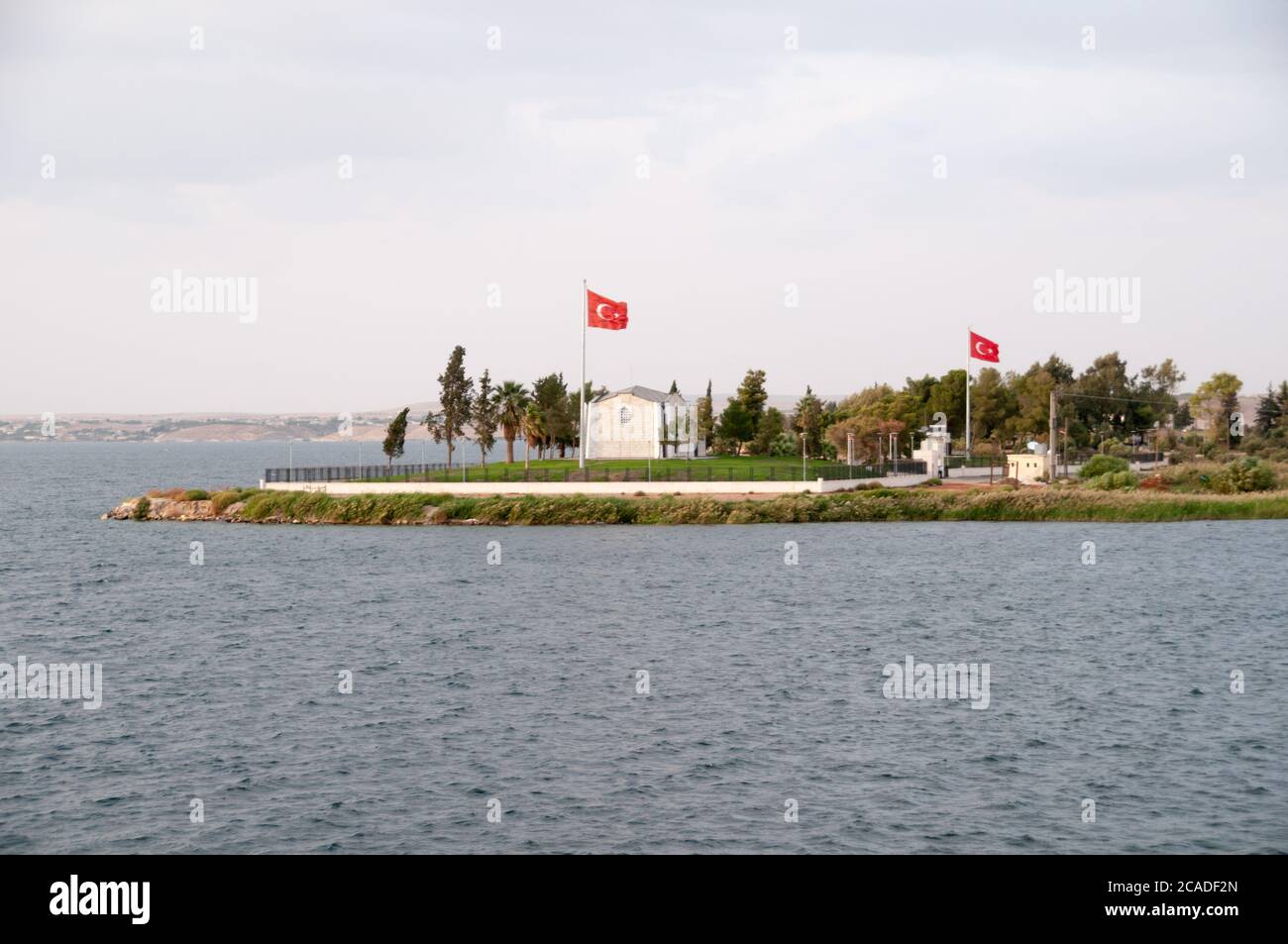 La tombe gardée de Suleyman Shah, le fondateur de l'Empire ottoman, sur l'Euphrate, près de la ville de Raqqa, dans le nord de la Syrie. Banque D'Images