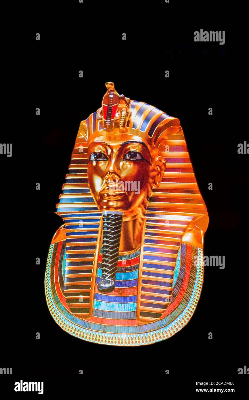 Égypte, le Caire, Musée égyptien : hologramme du masque Toutankhamon, exposé alors que le vrai masque a été réparé. Fabriqué par CULTNAT. Banque D'Images