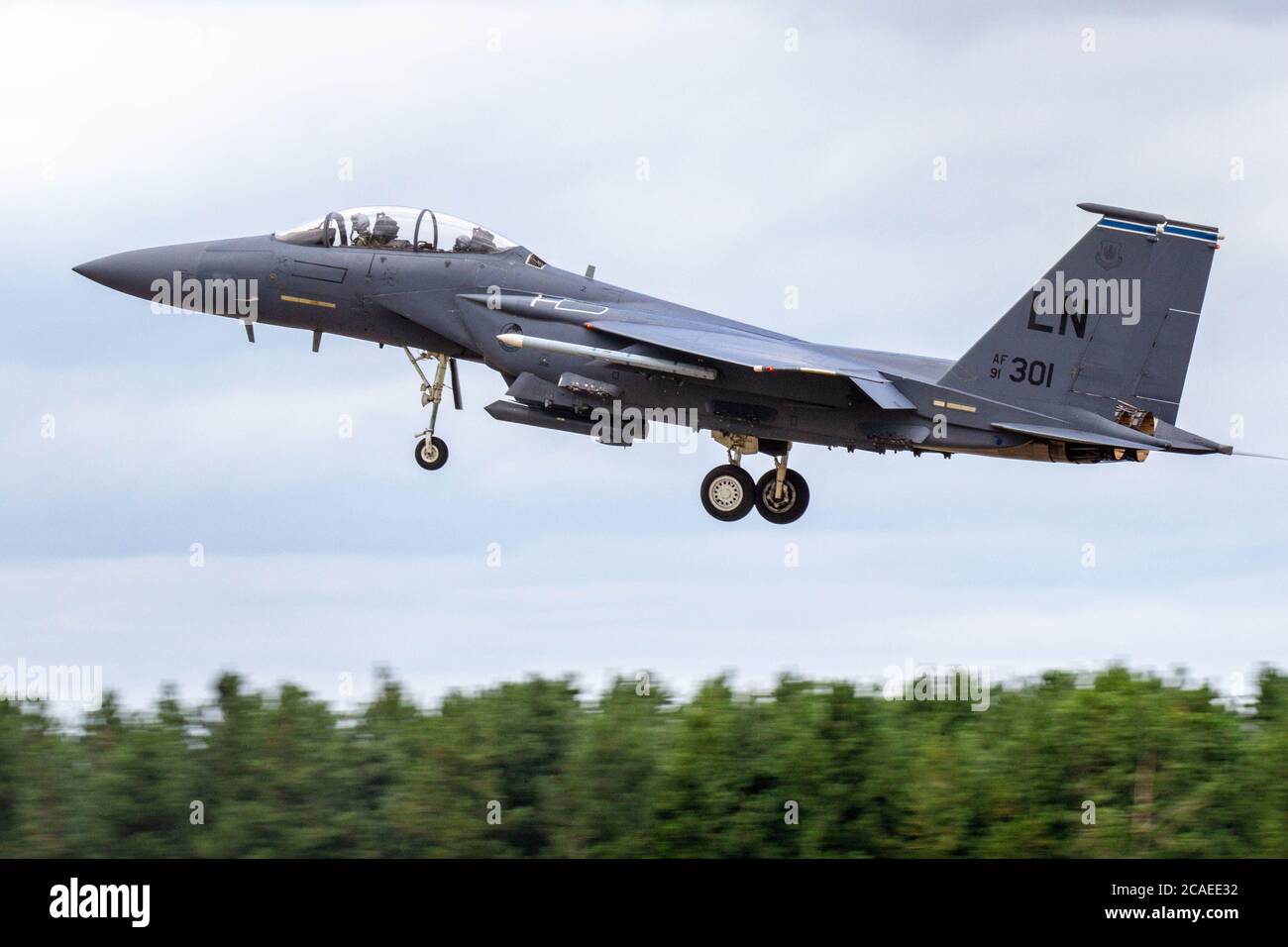 F-15E Strike Eagle atterrissage à RAF Lakenheath Banque D'Images