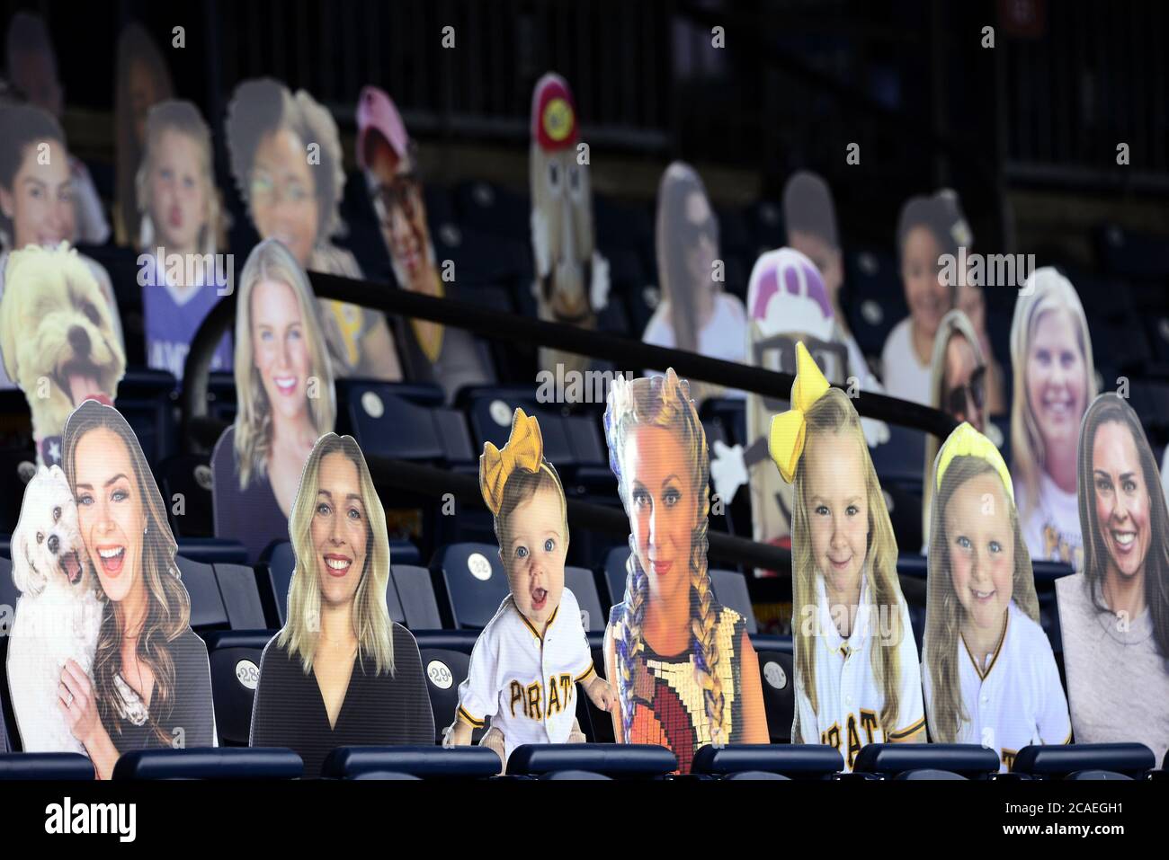 Pittsburgh, États-Unis. 06e août 2020. Cut-outs prend la place de vrais fans de Pittsburgh Pirates lors du match contre les Minnesota Twins au PNC Park le jeudi 6 août 2020 à Pittsburgh. Photo par Archie Carpenter/UPI crédit: UPI/Alay Live News Banque D'Images