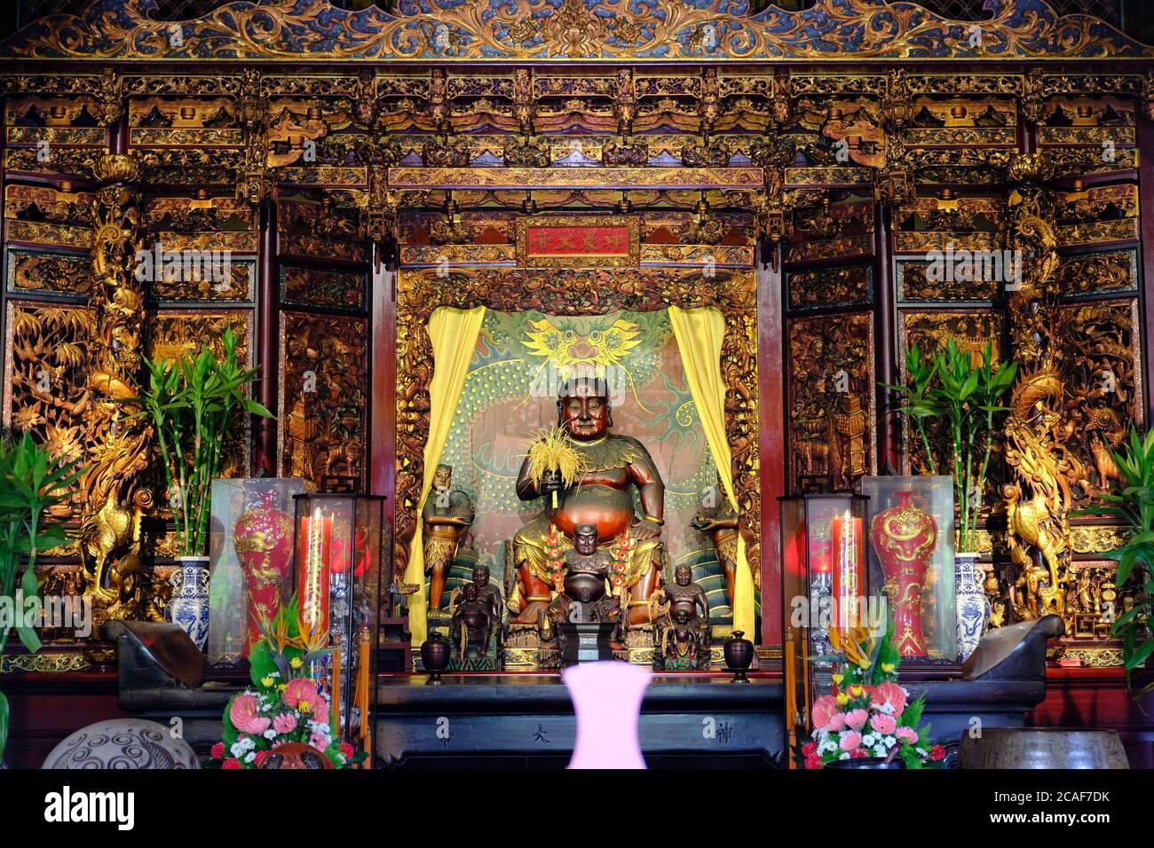Taipei Taiwan - Temple de Dallongdong Baoan statue de bouddha doré Banque D'Images
