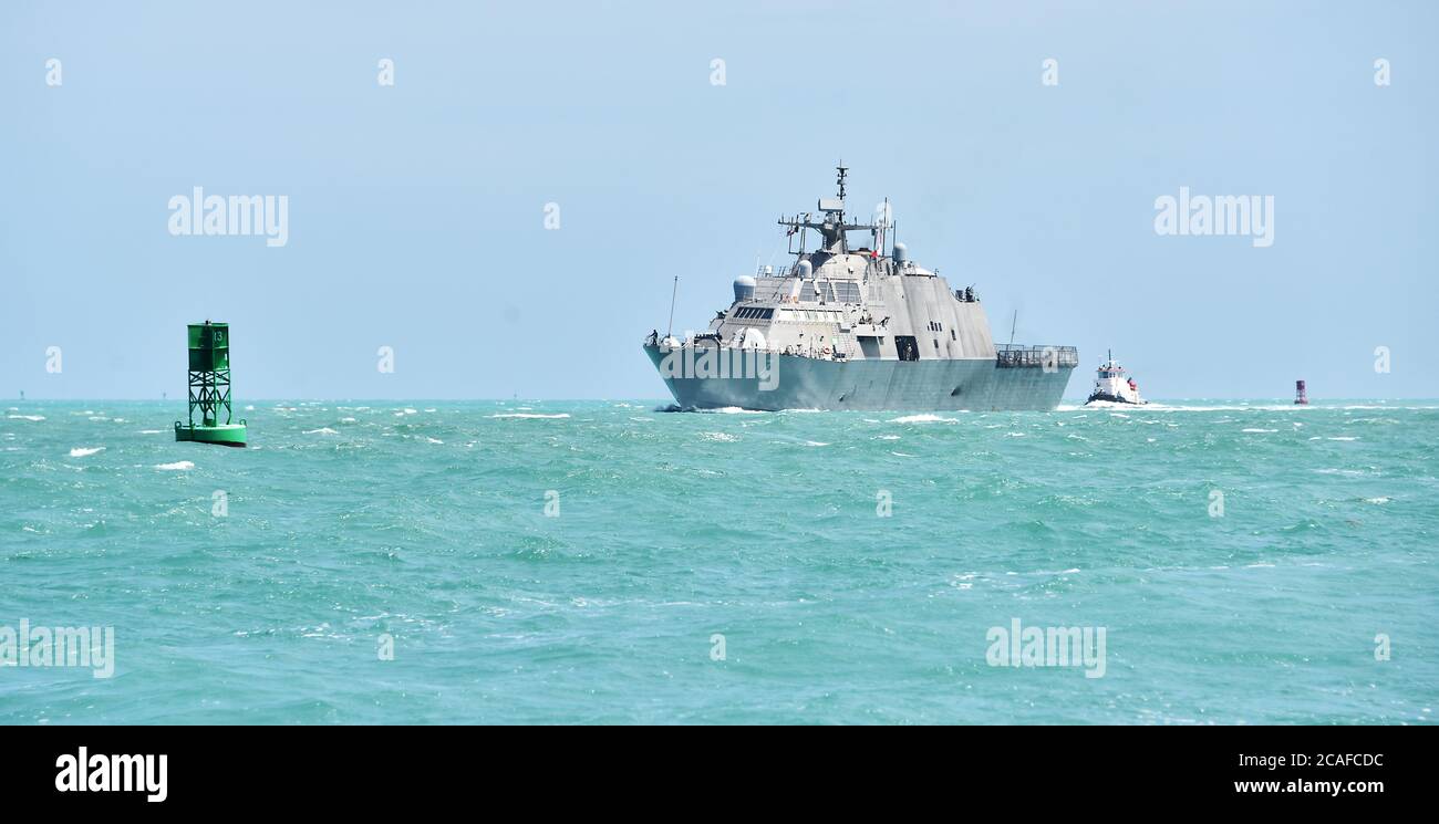 200605-N-KM072-005 KEY WEST, Floride (le 5 juin 2020) le navire de combat littoral de classe Freedom USS Detroit (LCS 7) passe par le chenal maritime principal jusqu'à Key West, Floride, se préparant à entrer dans le port Truman de la base aérienne navale de Key West. Detroit est déployé dans la zone de commandement sud des États-Unis de manière responsable pour appuyer la mission de la Force opérationnelle interagences conjointe Sud, qui comprend la lutte contre le trafic illicite de drogues dans les Caraïbes et le Pacifique oriental. La station navale aérienne Key West est l'installation de pointe pour les avions de combat de tous les services militaires, qui fournit un soutien de classe mondiale aux avions de combat Banque D'Images
