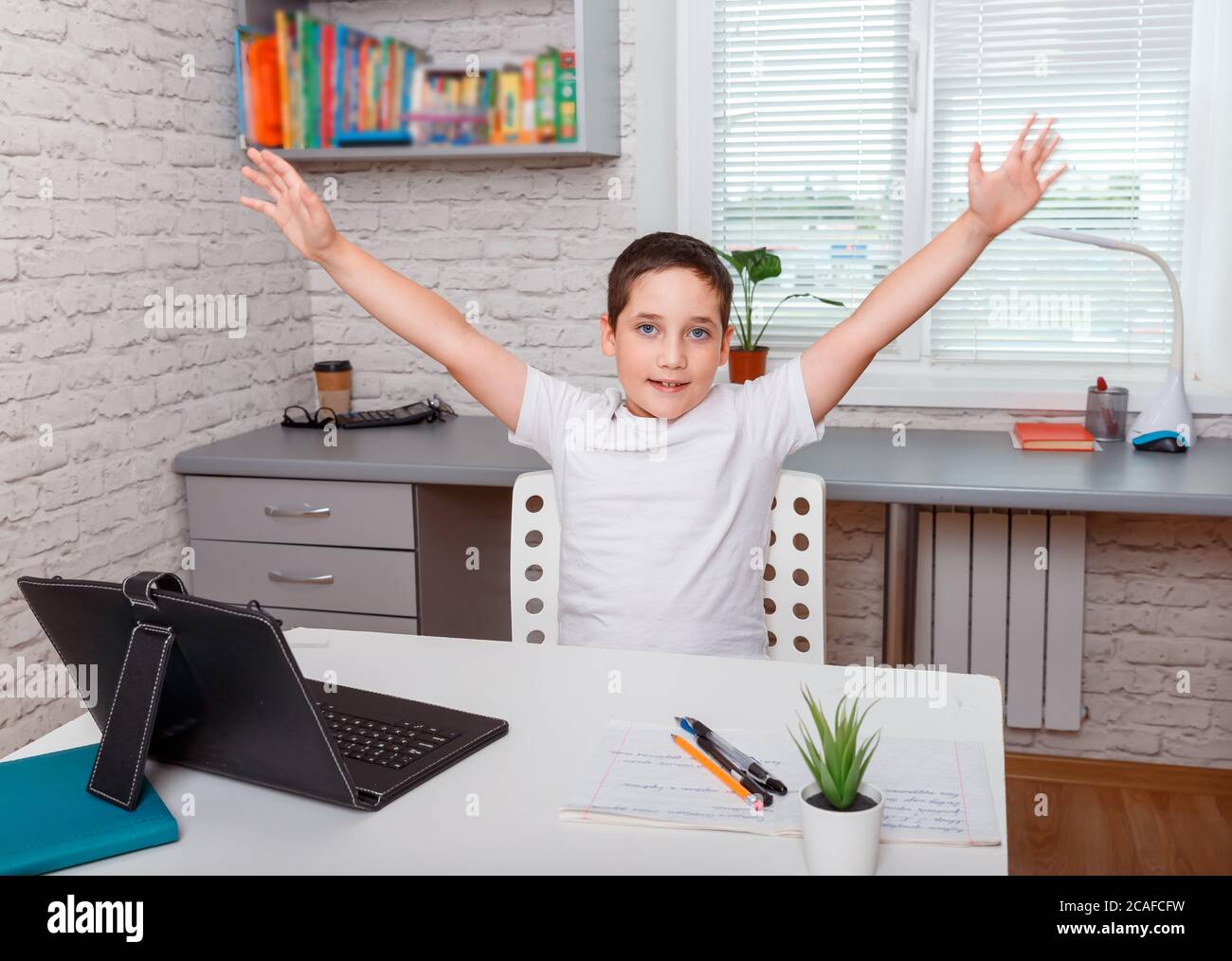 Psychologie de l'enfant. Heureux gagnant. Enfant réussi. Réussir Banque D'Images