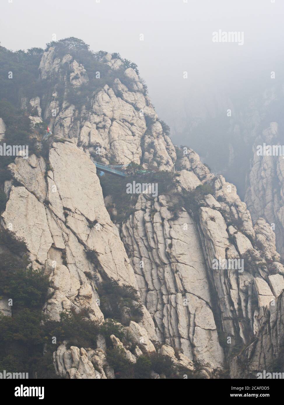 La montagne Songshan, dans la région du monastère de Shaolin, est également connue sous le nom de temple de Shaolin. Dengfeng, ville de Zhengzhou, province de Henan, Chine, 18 octobre 201 Banque D'Images