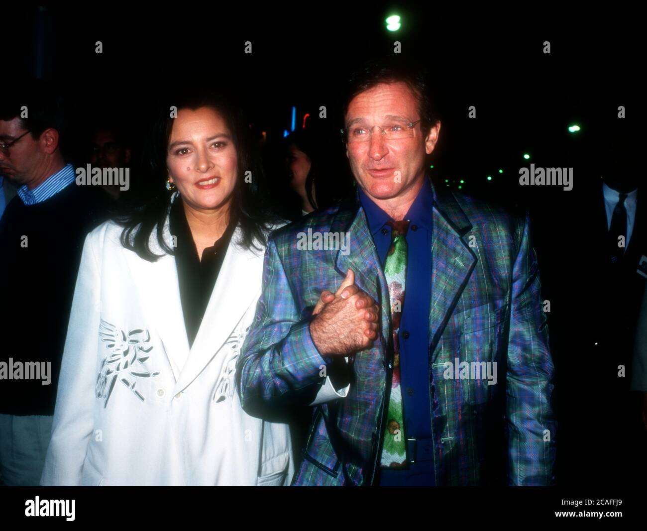 Westwood, Californie, États-Unis 5 mars 1996 l'acteur Robin Williams et la  femme Marsha Garces assistent à la première de United Artists 'The  Birdcage' le 5 mars 1996 au Mann Village Theatre de