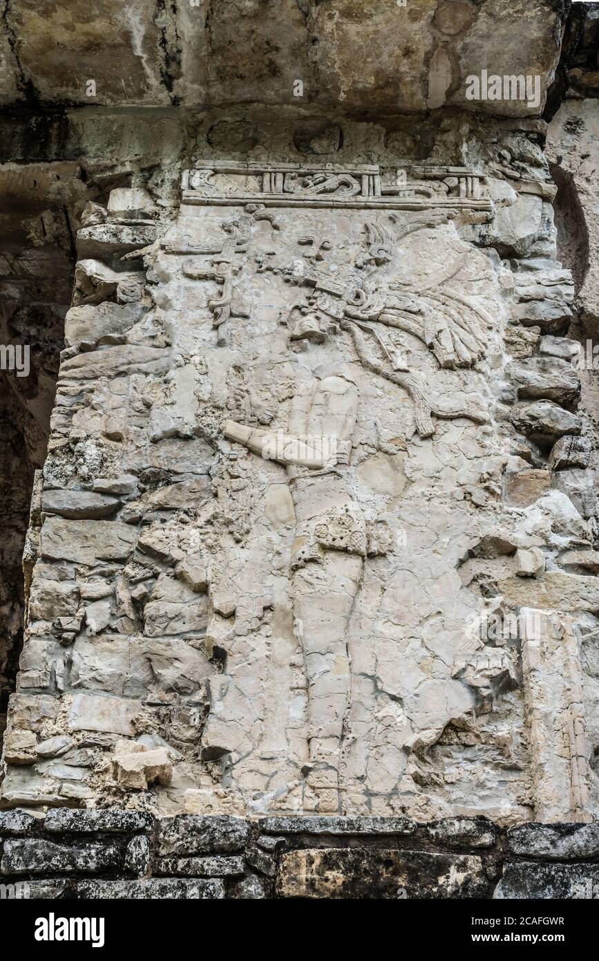 Frises en stuc sculptées sur les piliers du Palais dans les ruines de la ville maya de Palenque, Parc national de Palenque, Chiapas, Mexique. Un monde de l'UNESCO Banque D'Images