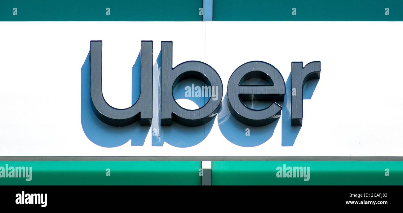 Signe et logo Uber dans les bureaux de la Silicon Valley. Basé à San Francisco Uber technologies est une multinationale américaine de transport de passagers - Sunnyvale, Banque D'Images