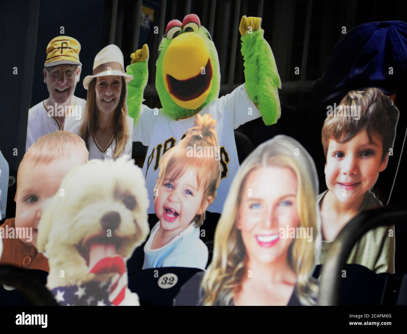 Pittsburgh, États-Unis. 06e août 2020. Cut-outs prend la place de vrais fans de Pittsburgh Pirates lors du match contre les Minnesota Twins au PNC Park le jeudi 6 août 2020 à Pittsburgh. Photo par Archie Carpenter/UPI crédit: UPI/Alay Live News Banque D'Images
