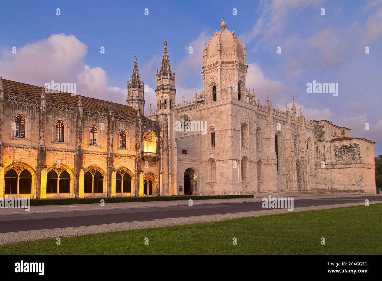 Monastère de Jeronimos au crépuscule, Lisbonne, Portugal. Banque D'Images