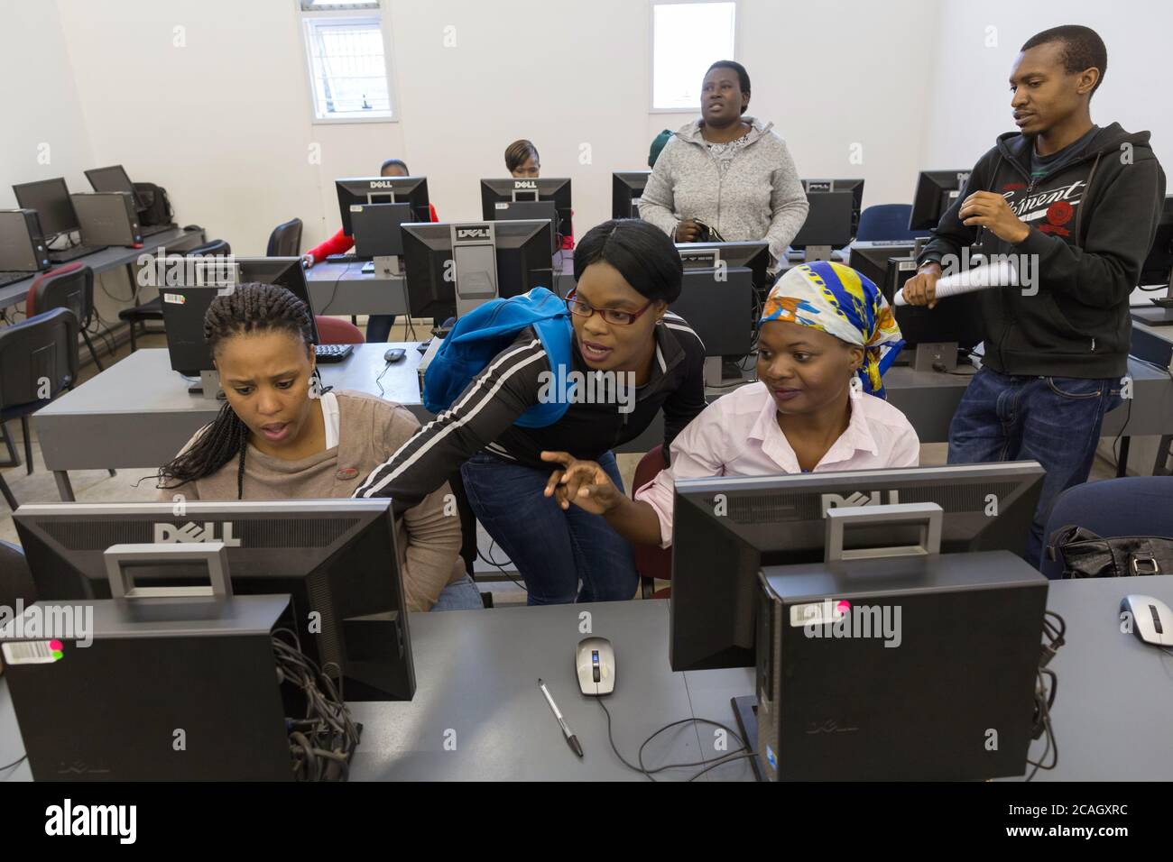 15.10.2018, Johannesburg, Gauteng, Afrique du Sud - participants à un cours d'informatique de la Outreach Foundation Hillbrow. L'Oustrea de la communauté luthérienne Banque D'Images