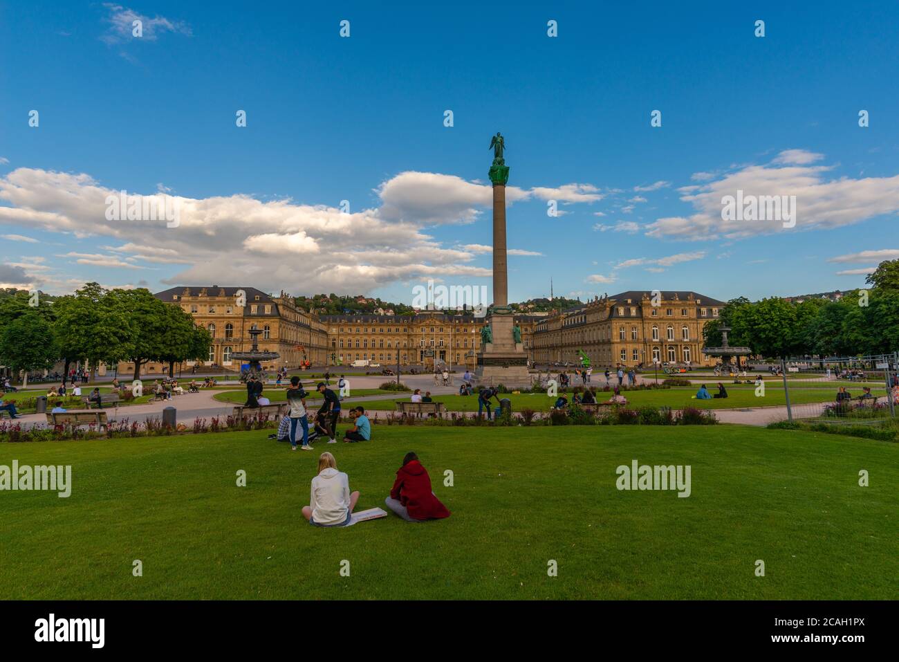 Neues Schloss ou Nouveau Palais à Schlossplatz ou place du Château dans le centre-ville, Stuttgart, Etat fédéral du Bade-Wurtemberg, Allemagne du Sud, Europe Banque D'Images