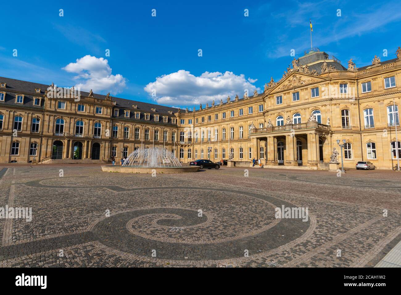 Neues Schloss ou Nouveau Palais à Schlossplatz ou place du Château dans le centre-ville, Stuttgart, Etat fédéral du Bade-Wurtemberg, Allemagne du Sud, Europe Banque D'Images