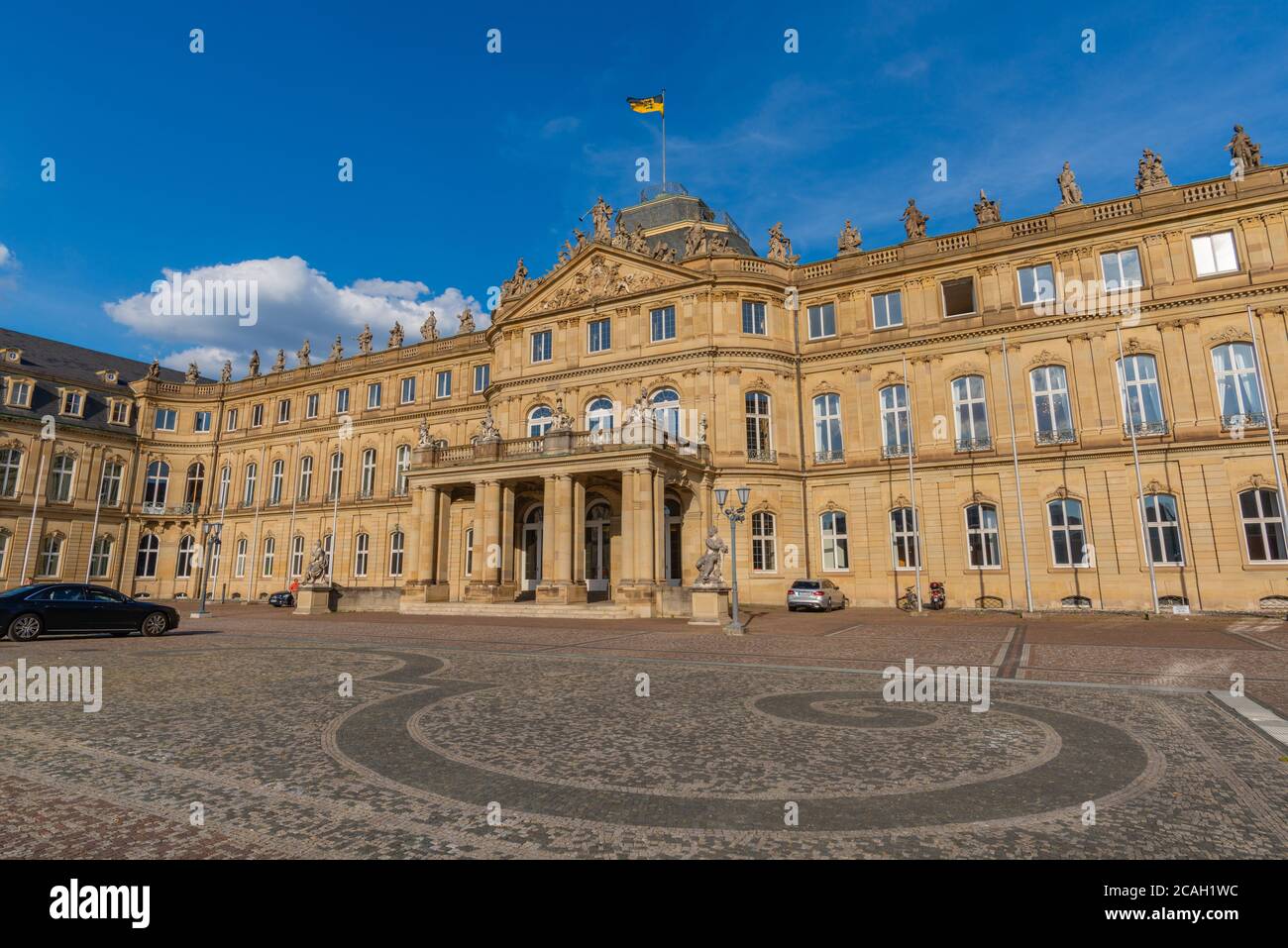 Neues Schloss ou Nouveau Palais à Schlossplatz ou place du Château dans le centre-ville, Stuttgart, Etat fédéral du Bade-Wurtemberg, Allemagne du Sud, Europe Banque D'Images