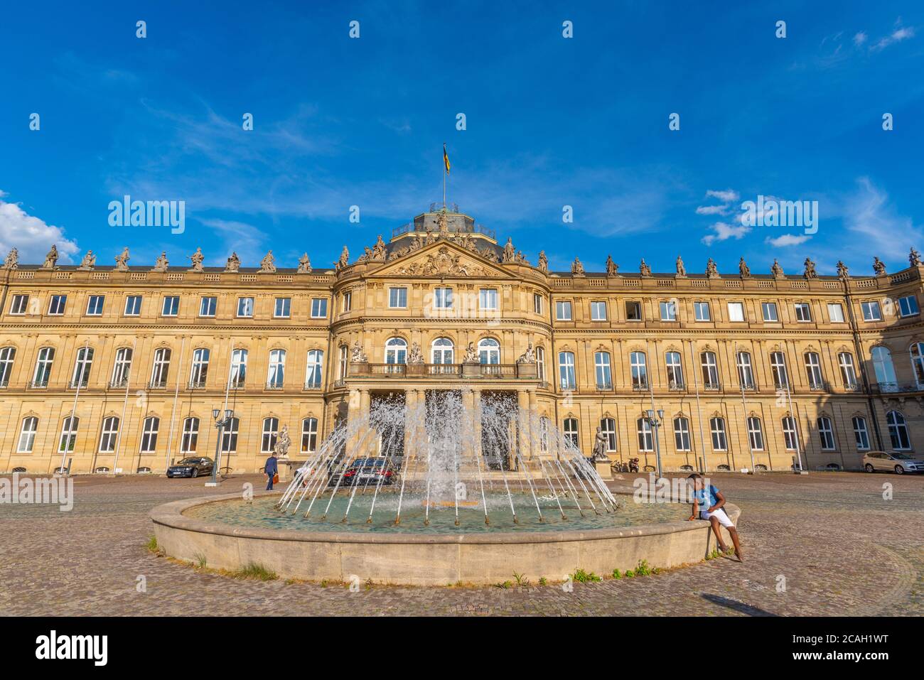 Neues Schloss ou Nouveau Palais à Schlossplatz ou place du Château dans le centre-ville, Stuttgart, Etat fédéral du Bade-Wurtemberg, Allemagne du Sud, Europe Banque D'Images