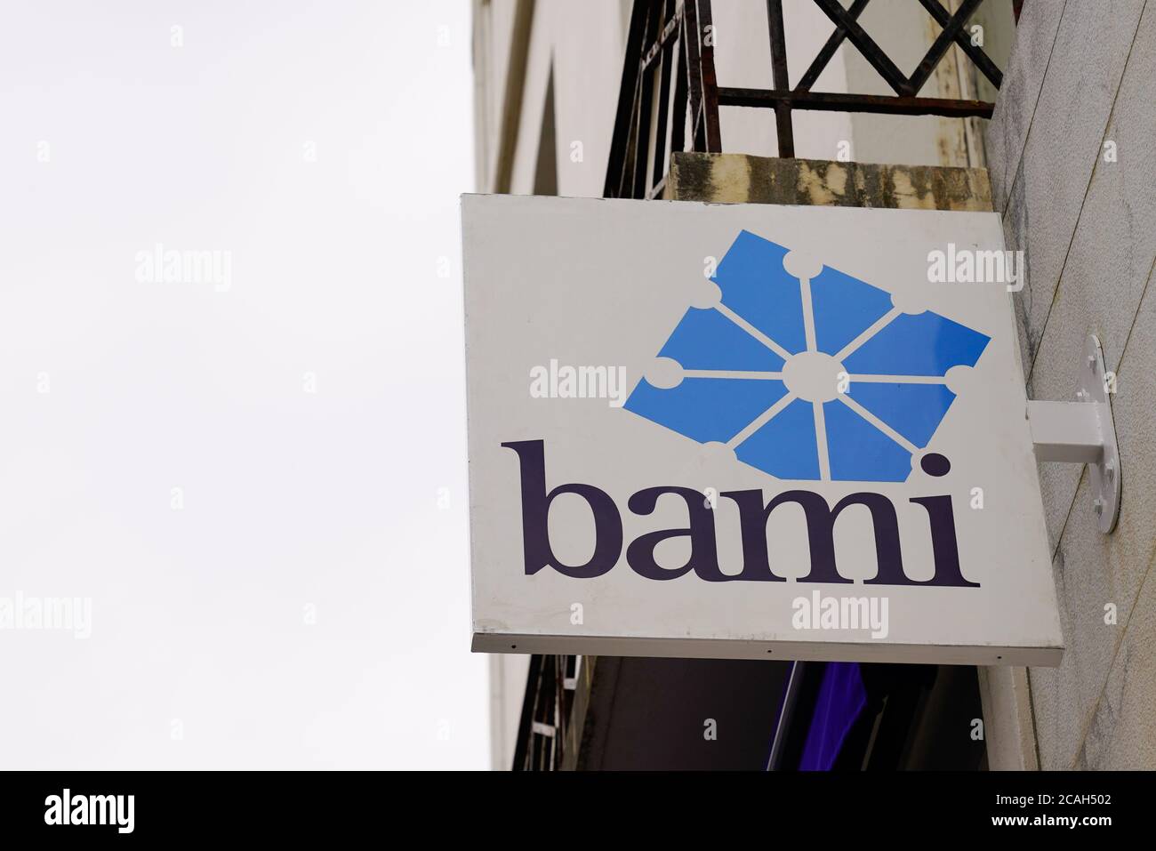 Bordeaux , Aquitaine / France - 08 04 2020 : logo Bami et enseigne sur le bâtiment rue bureau agence banque française Banque D'Images