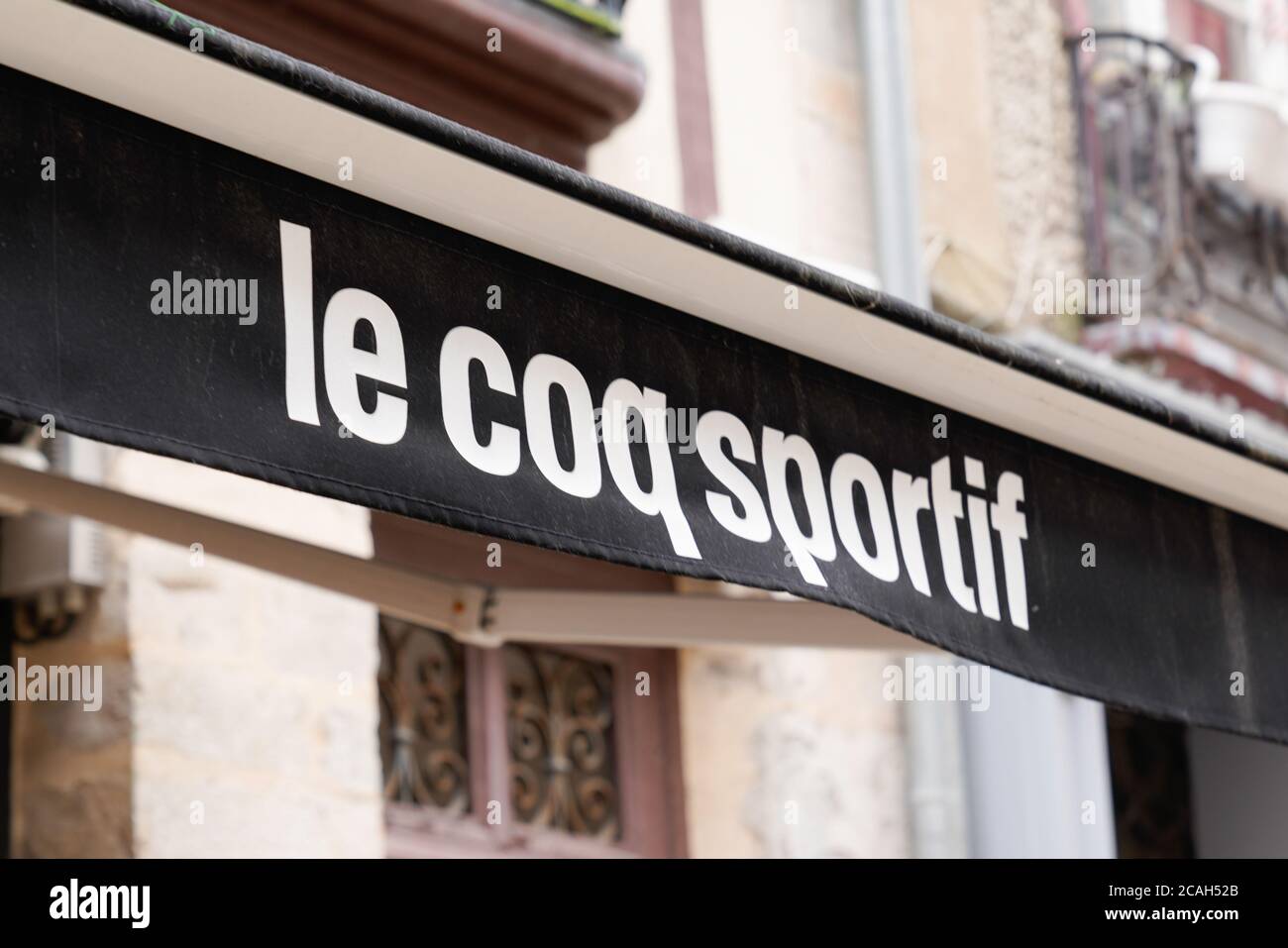 Magasin le coq sportif Banque de photographies et d images a haute resolution Alamy