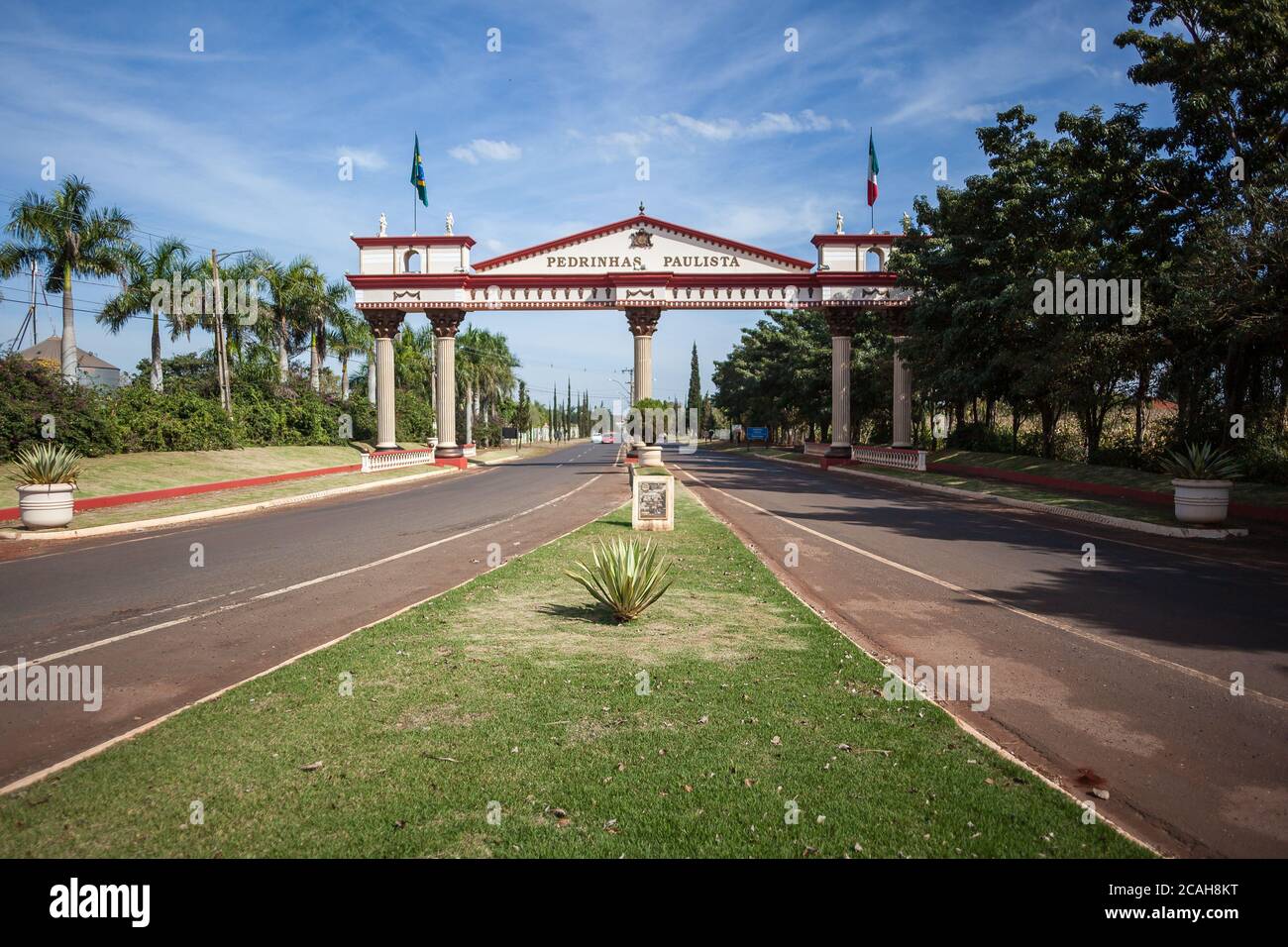 Porte de la ville de Pedrinhas Paulista, colonie italienne dans la campagne de l'État de São Paulo Banque D'Images