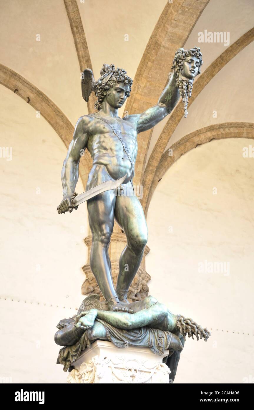 Sculpture de Perseus avec la tête de Medusa par Benvenuto Cellini situé dans la Loggia dei Lanzi à Florence, Italie Banque D'Images