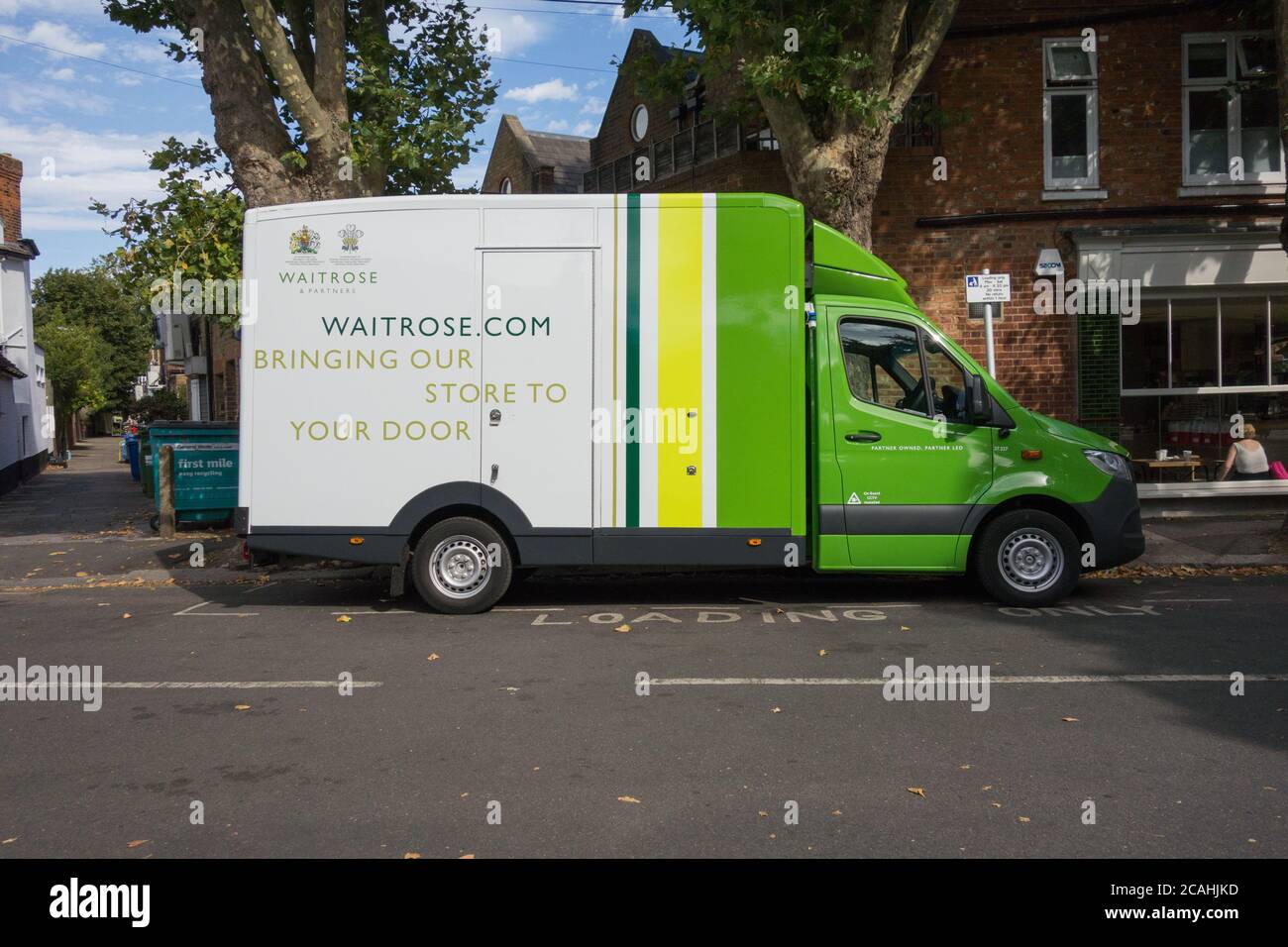 Une fourgonnette de livraison Waitrose dans le sud-ouest de Londres, au Royaume-Uni Banque D'Images