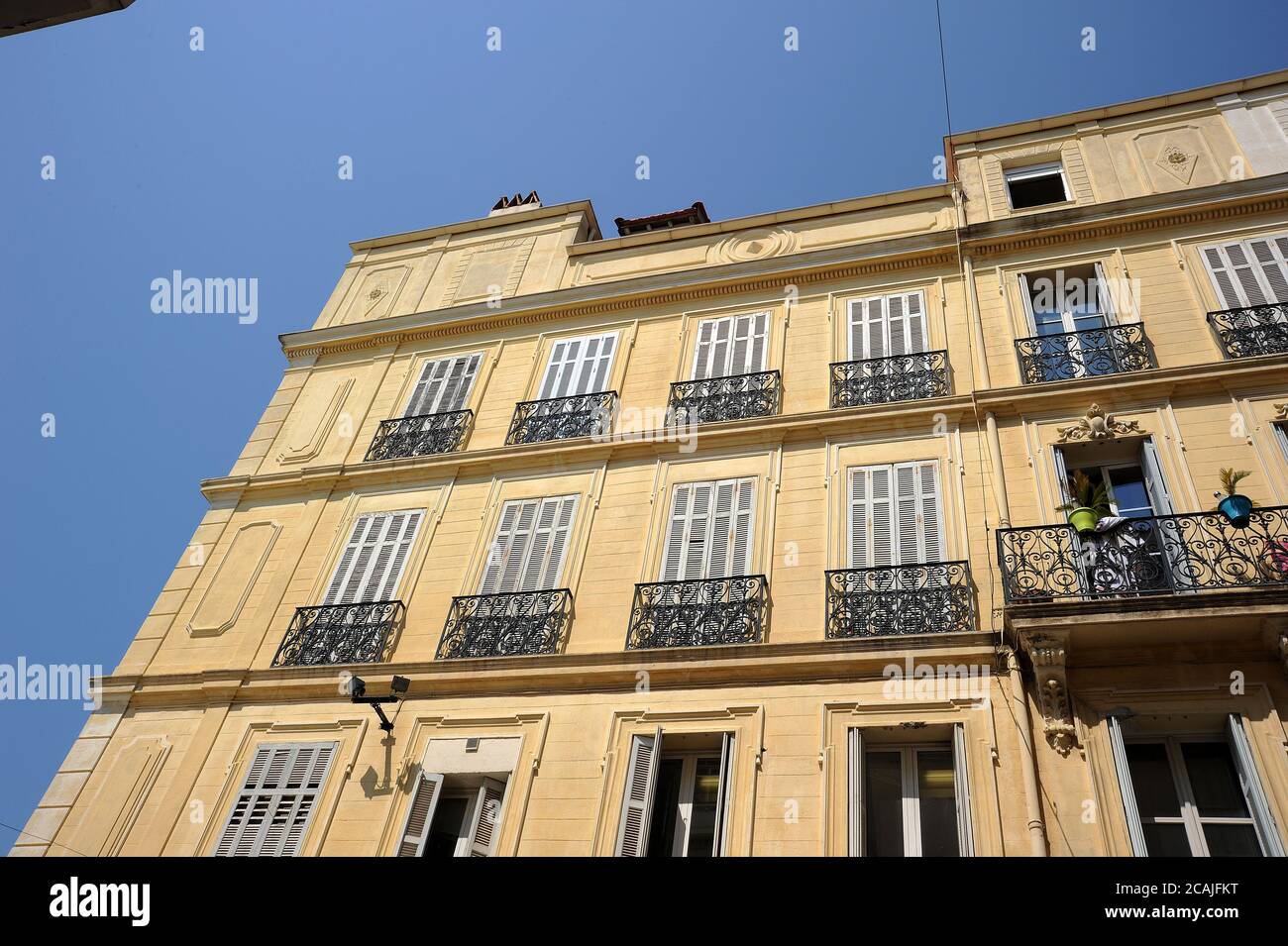 Scènes de rue dans la rue Charles Gounod. Banque D'Images