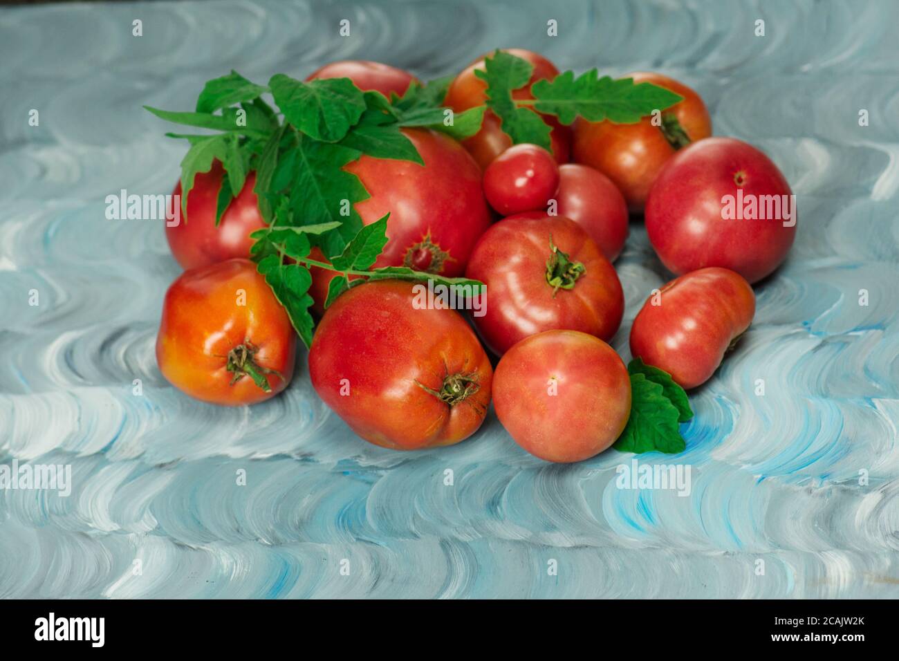 Les variétés de tomates ont le nom Amethyst Jewel. Tomate de bœuf rose mûre  fraîche. Tomates coeur de boeuf Photo Stock - Alamy