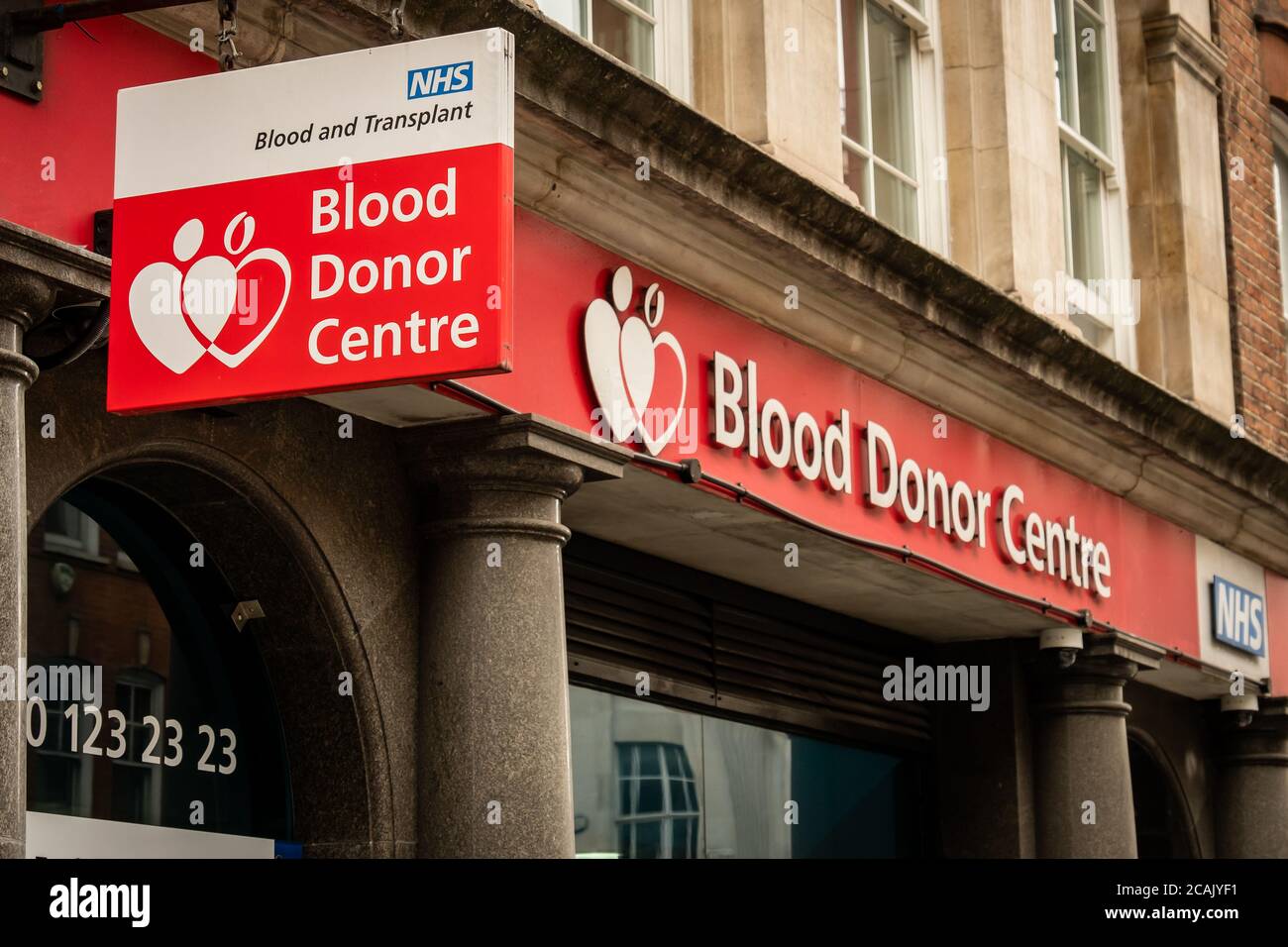 LONDRES- NHS Blood and Transplant Blood Donor Centre, situé parmi les boutiques de grande rue dans le centre de Londres Banque D'Images