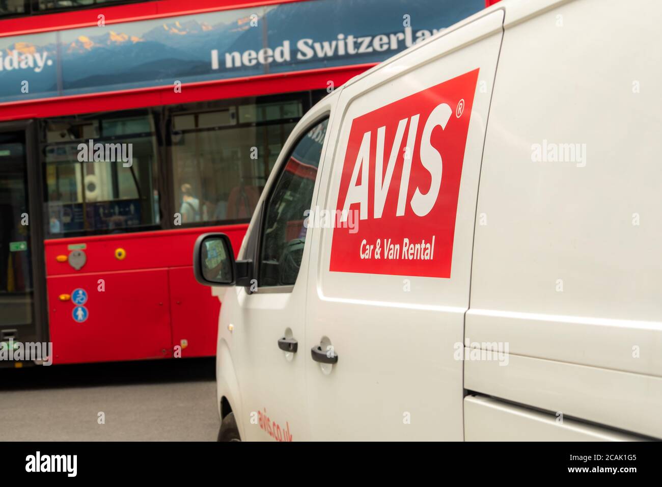 Location de minibus Avis sur London Street Banque D'Images