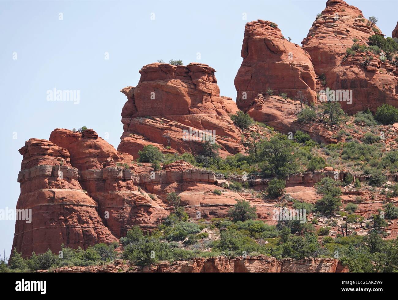 En explorant les différents sentiers et routes arrière autour de Sedona Arizona, vous pourrez admirer des vues époustouflantes et des formations rocheuses incroyables. Banque D'Images