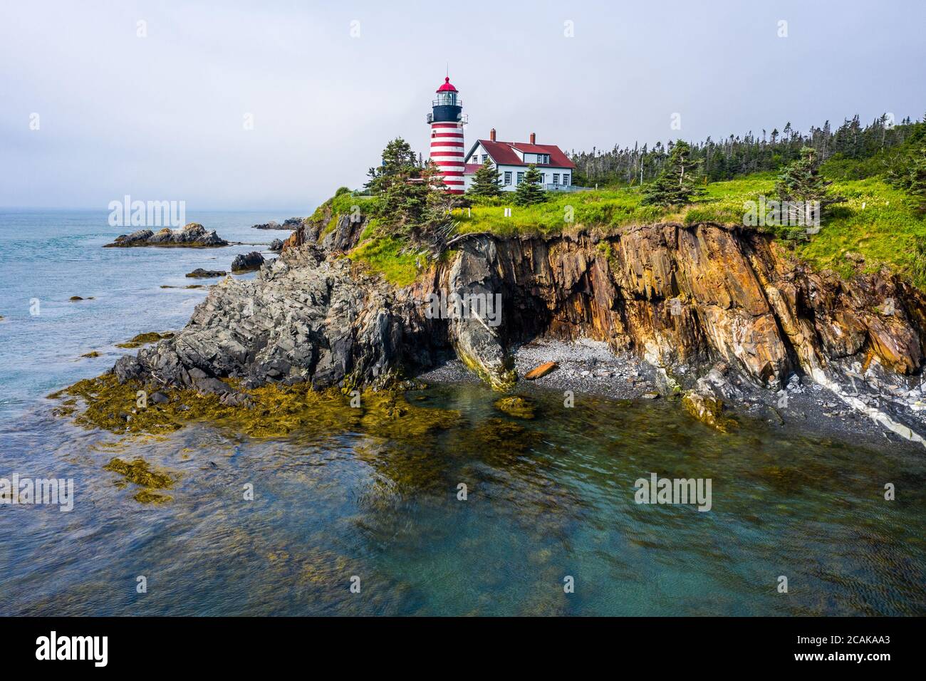 West Quoddy Head Lighthouse, parc national de Quoddy Head, Lubec, Maine, États-Unis Banque D'Images