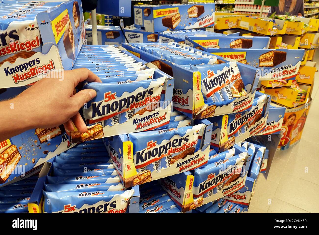 Barres de bonbons dans un supermarché Banque D'Images