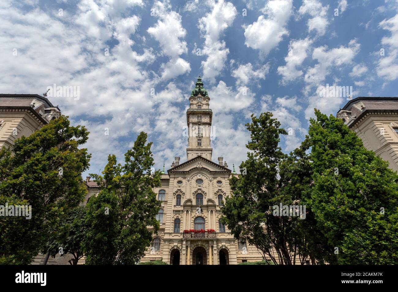 Hôtel de ville de Gyor, Hongrie, un après-midi d'été. Banque D'Images