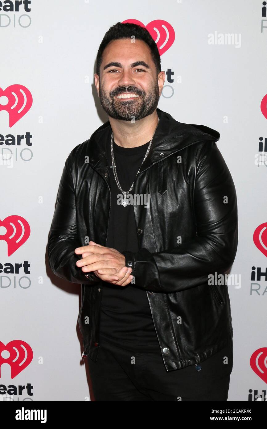 LOS ANGELES - 17 JANVIER : Enrique Santos à l'iHeartRadio Podcast Awards 2020 au théâtre iHeart le 17 janvier 2020 à Burbank, CA Banque D'Images