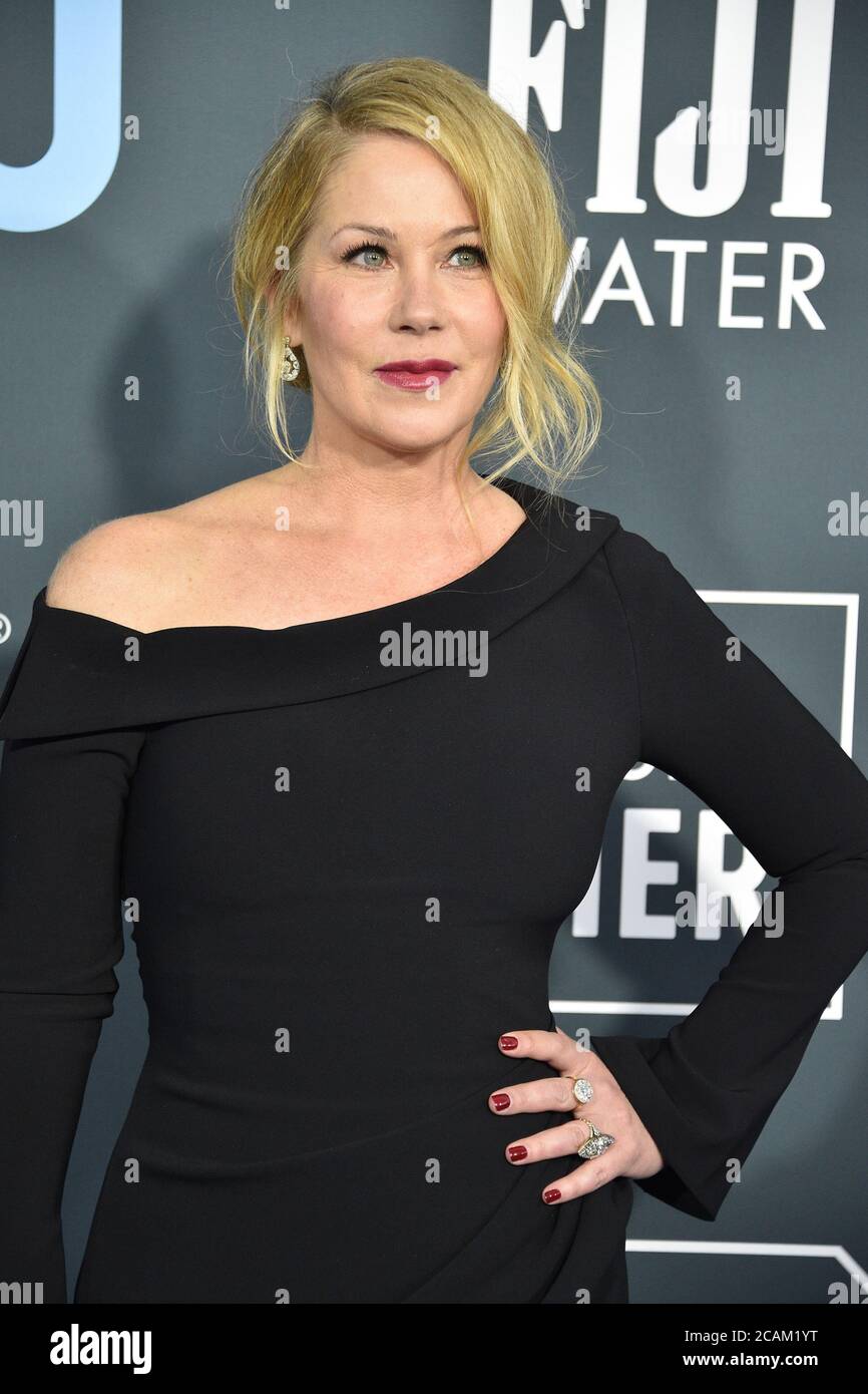 LOS ANGELES - 12 JANVIER : Christina Applegate au prix de choix des critiques 2020 au Barker Hanger le 12 janvier 2020 à Santa Monica, CA Banque D'Images