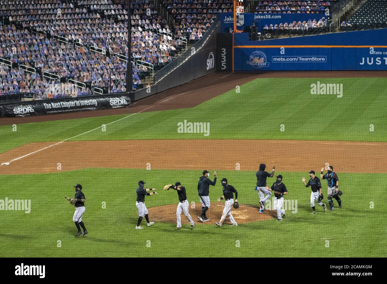 Queens, États-Unis. 07e août 2020. Les Marlins de Miami célèbrent leur victoire de 4-3 contre les mets de New York au Citi Field à New York le vendredi 7 août 2020. Photo de Corey Sipkin/UPI crédit: UPI/Alay Live News Banque D'Images