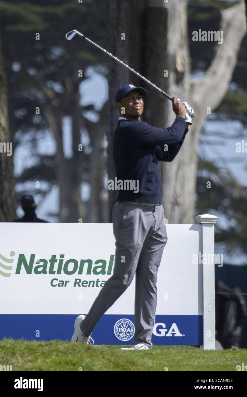 San Francisco, États-Unis. 07e août 2020. Tiger Woods part au 7e trou lors du deuxième tour du 102e championnat PGA au TPC Harding Park à San Francisco le vendredi 7 août 2020. À l'origine, le championnat PGA devait commencer le 14 mai, mais il a été replanifié pour être joué en août et sans spectateurs en raison de préoccupations liées à une pandémie de coronavirus. Photo de Peter DaSilva/UPI crédit: UPI/Alay Live News Banque D'Images