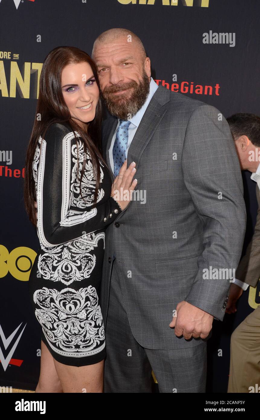 LOS ANGELES - 29 FÉVRIER : Stephanie McMahon, Paul Levesque à la première HBO 'Andre le géant' au Cinerama Dome le 29 février 2018 à Los Angeles, CA Banque D'Images