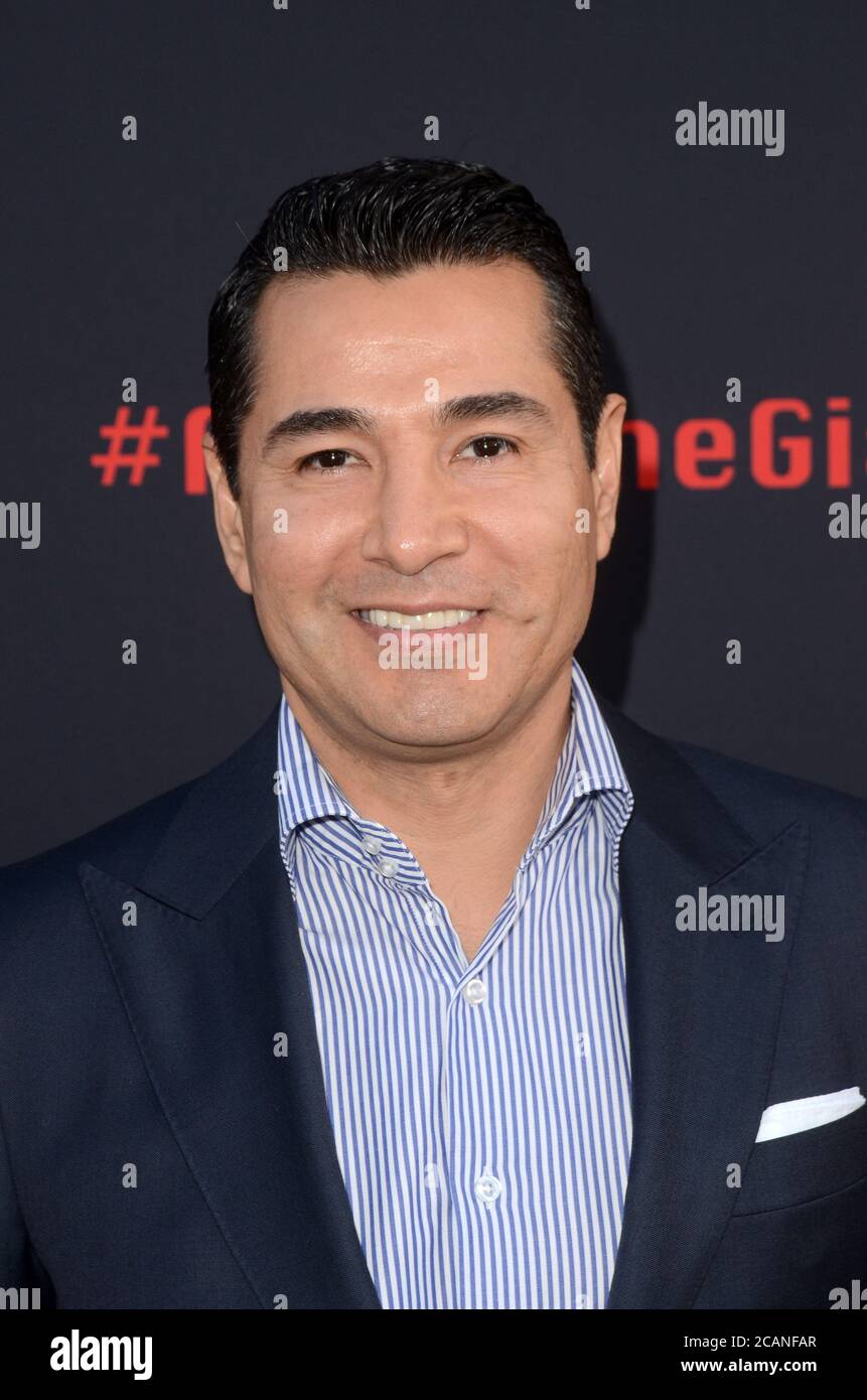 LOS ANGELES - 29 FÉVRIER : Martin Zuniga à la première HBO 'Andre le géant' au Cinerama Dome le 29 février 2018 à Los Angeles, CA Banque D'Images