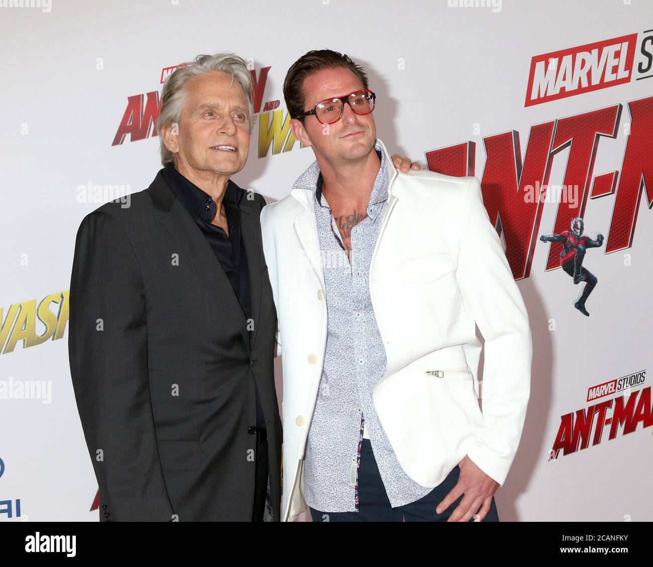 LOS ANGELES - 25 JUIN : Michael Douglas, Cameron Douglas à la première Ant-Man and the Wasp au théâtre El Capitan le 25 juin 2018 à Los Angeles, CA Banque D'Images