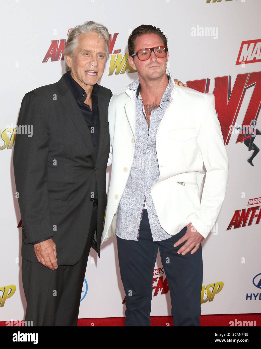 LOS ANGELES - 25 JUIN : Michael Douglas, Cameron Douglas à la première Ant-Man and the Wasp au théâtre El Capitan le 25 juin 2018 à Los Angeles, CA Banque D'Images