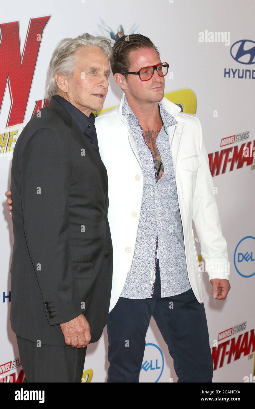 LOS ANGELES - 25 JUIN : Michael Douglas, Cameron Douglas à la première Ant-Man and the Wasp au théâtre El Capitan le 25 juin 2018 à Los Angeles, CA Banque D'Images